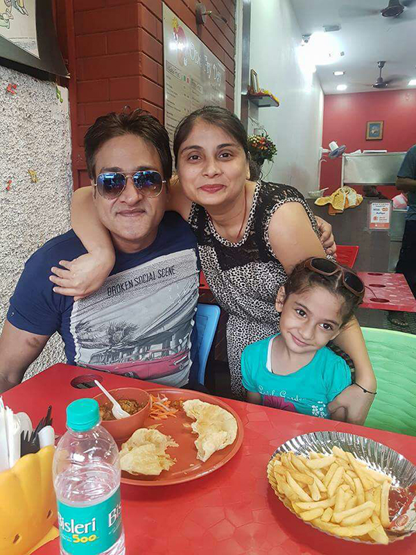 inder kumar with family
