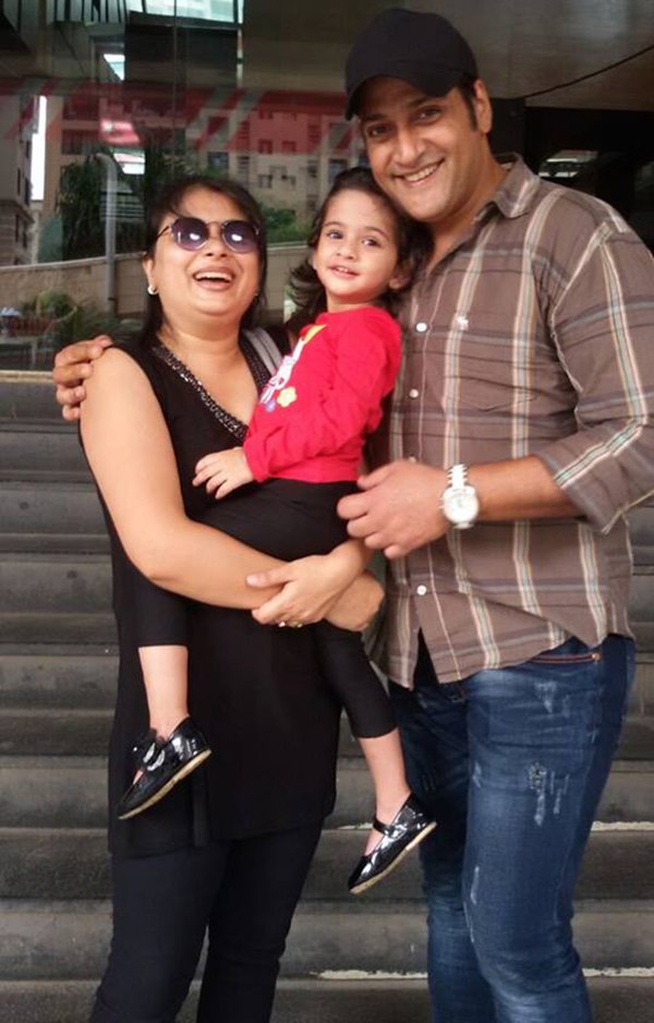 inder kumar with wife pallavi and daughter svanaa kumar
