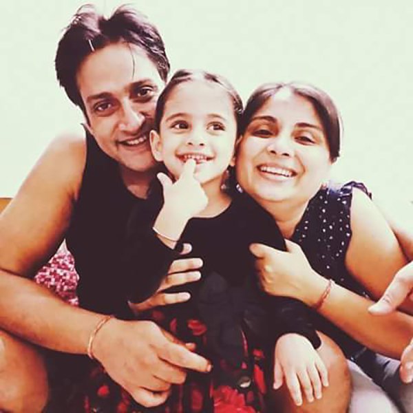 inder kumar with wife pallavi and daughter