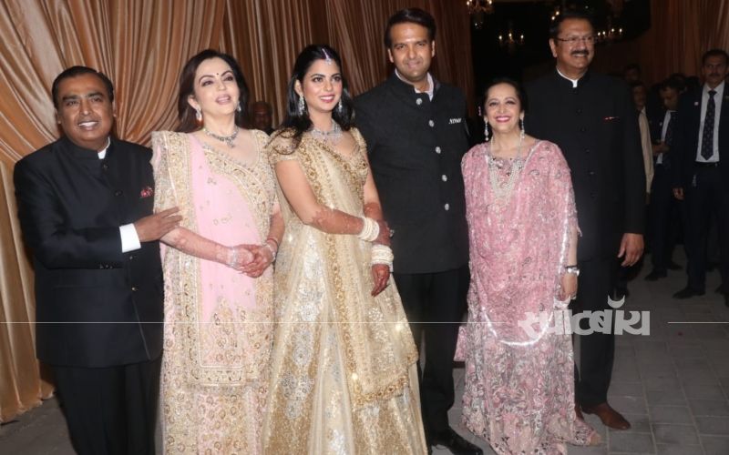 Isha Ambani-Anand Piramal Wedding Reception LIVE Updates- सन्नी देओल, ईशा देओल और नील नितिन मुकेश भी पहुंचे