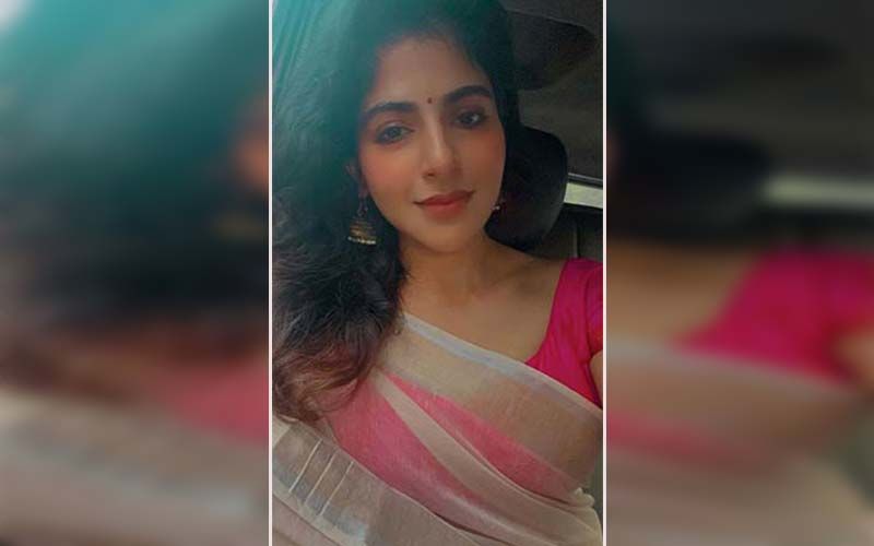 Iswarya Menon Sways Her Toned Waistline In A Sultry Saree Look