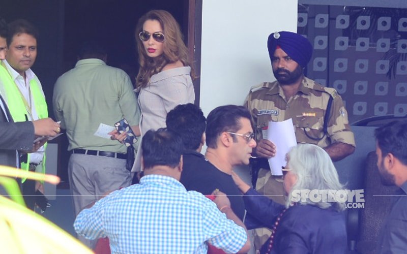 Salman Khan & Lady Love Iulia Vantur Take Off To Delhi