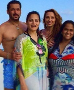 iulia vantur at an outing with salman and family