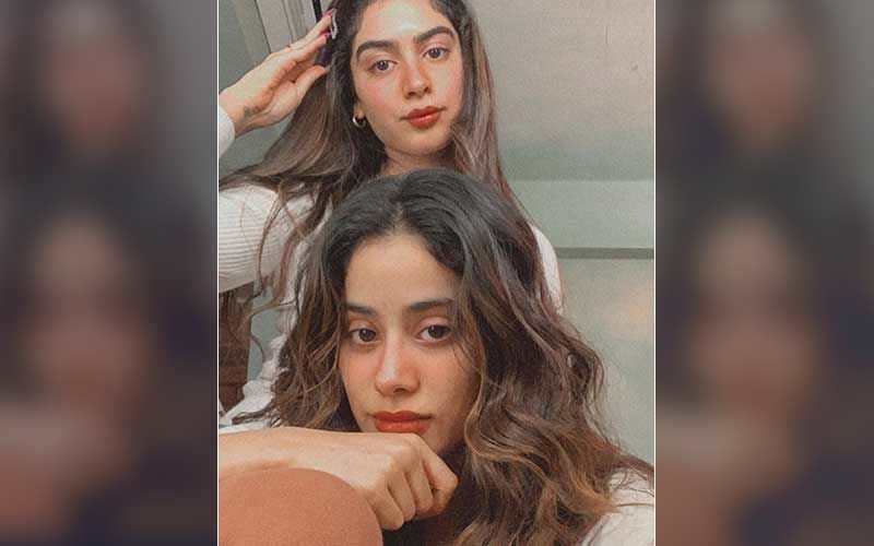 Khushi Kapoor Showcases Her ‘Happy’ Mood That Looks Picturesque But Sister Janhvi Kapoor Thinks It’s ‘Sad’