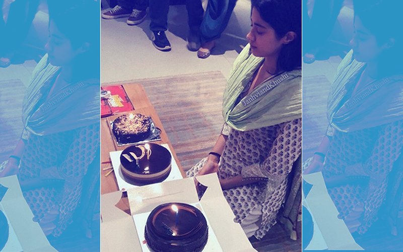 Janhvi Kapoor Visits An Old Age Home On 21ST Birthday