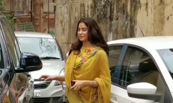 Janhvi Kapoor Gets Called 'Gawar' For Sitting With Her Feet Up On Dashboard, Netizens Question Her Lack Of Education And Manners; Oh, C'mon Now