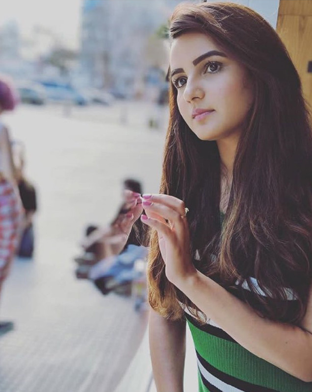 jasmin bhasin is lost in some thoughts