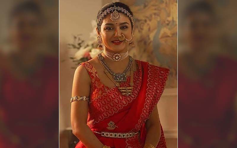 Jaya Ahsan Looks Breathtaking Bride In This Red Coloured Saree, Shares Pic On Instagram