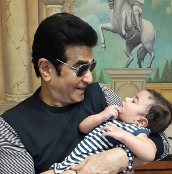 jeetendra holding baby