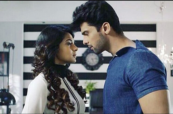 jennifer winget with kushal tandon in a still from beyhadh