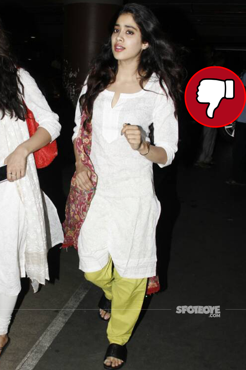 jhanvi kapoor spotted at the airport