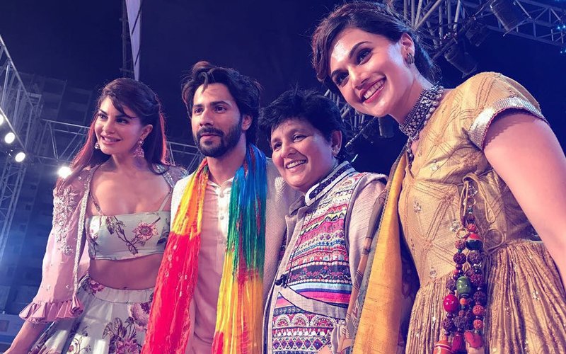 WATCH: Judwaa 2 Stars Varun Dhawan, Taapsee Pannu & Jacqueline Fernandez GATECRASH Falguni Pathak's Dandiya Celebration