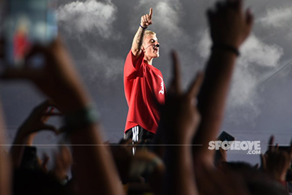 justin bieber performing during his purpose world tour in india
