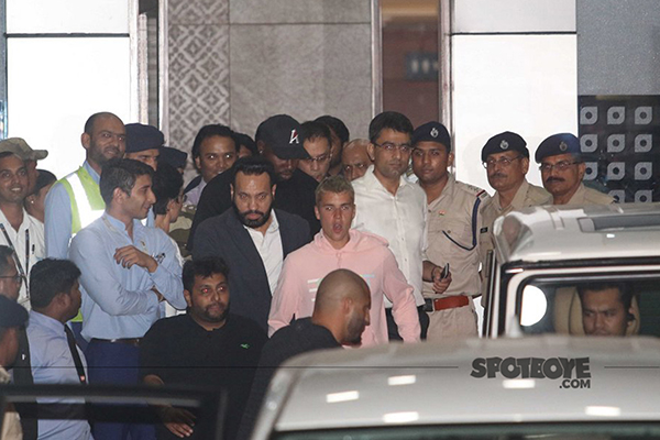 justin bieber exiting the mumbai airport with bodyguard sheera