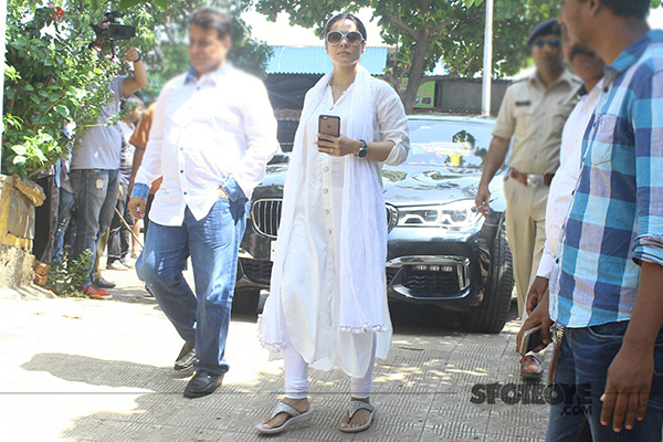 kajol attend reema lagoos funeral