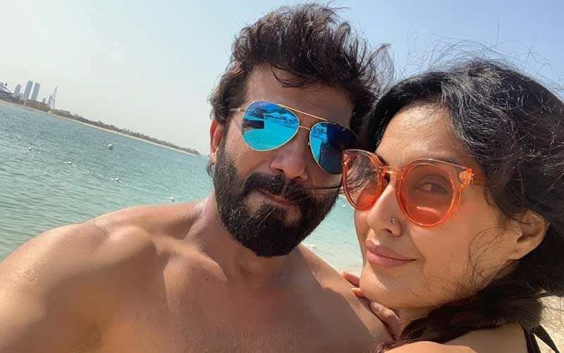 Madhuri Dixit Ki Pussy - Kamya Panjabi Shares A Sexy Beach Selfie With Shalabh Dang, Says, '5 Days  To Go'; OMG