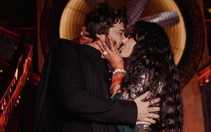 Kiss Day 2020: Newly Married Kamya Panjabi Locks Lips With Hubby Shalabh Dang And Seals The Deal; We Are Melting