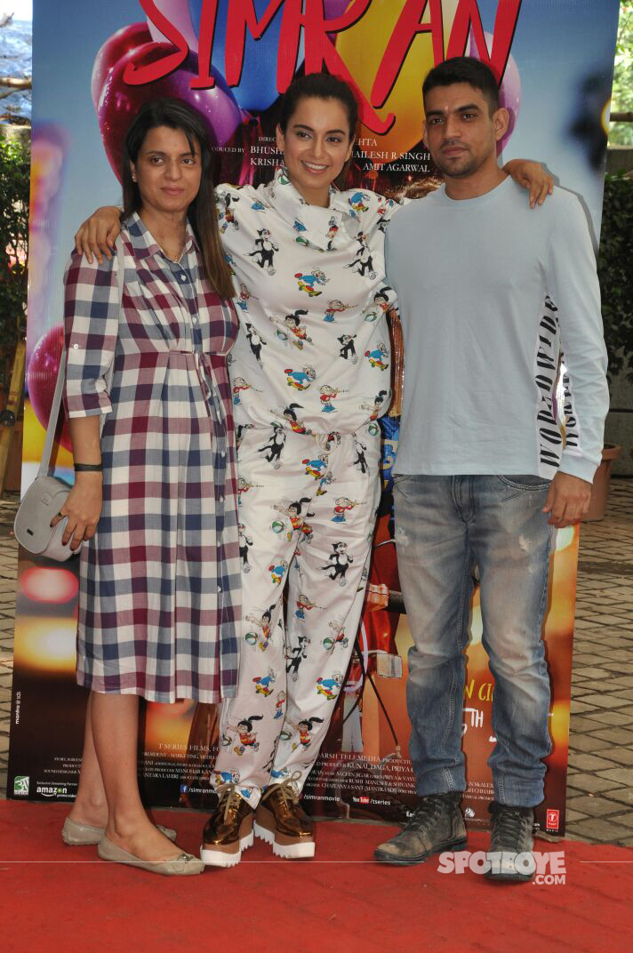 kangan ranaut with her brother and sister