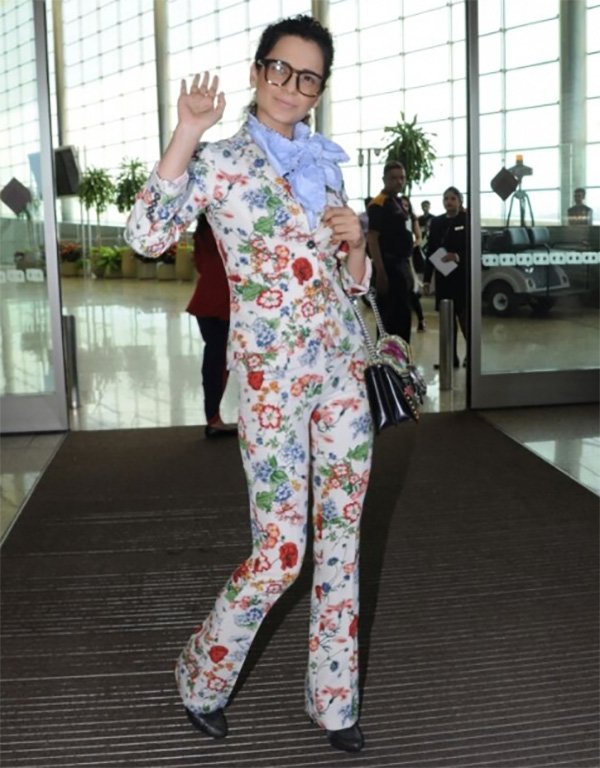 kangana ranaut snapped at the airport