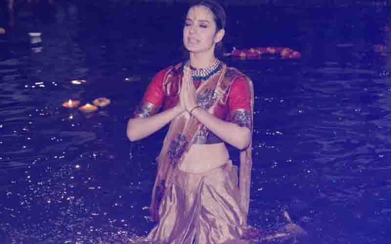 Kangana Ranaut Takes A Dip In The Ganges After Launching The Poster Of Manikarnika