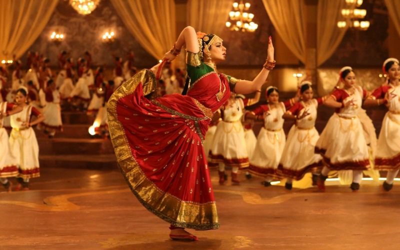 Thalaivi: Kangana Ranaut As Jayalalithaa Excels In A Difficult Bharatanatyam Pose In This New Still