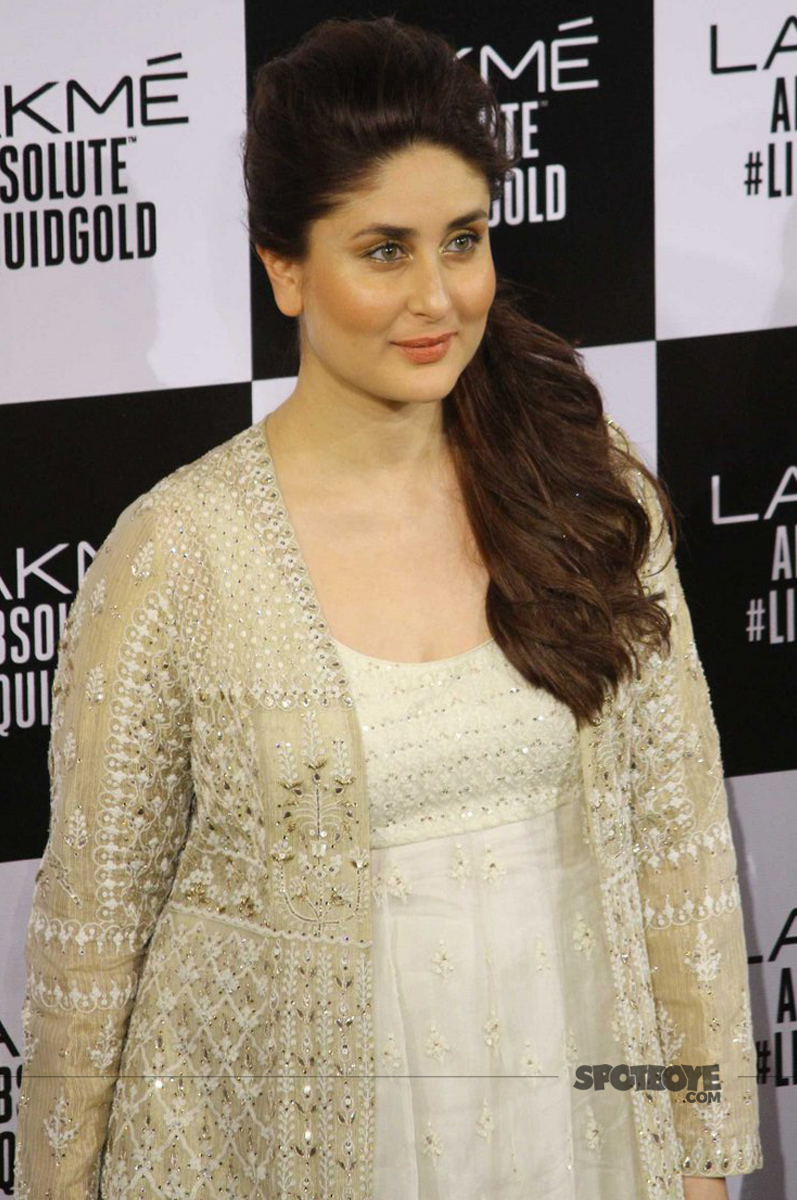 kareena kapoor at lakme fashion week