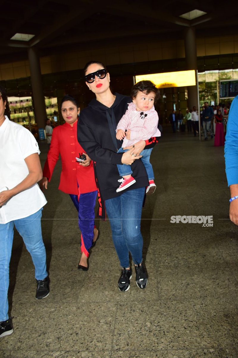 kareena makes her way out of the airport