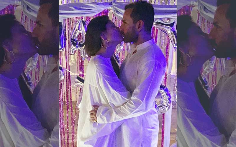 Kareena Kapoor Khan's Midnight Birthday Kiss With Saif Ali Khan Will Make Your Hearts Flutter: Watch Inside Videos And Pictures