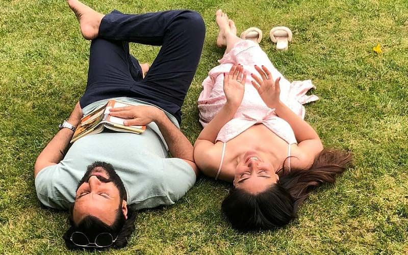 Kareena Kapoor Khan Posts Dreamy Pictures Of Her Outdoor Date With Saif Ali Khan; But Instead Of Falling In Love, He Falls Asleep