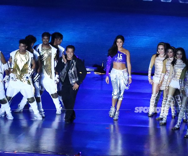 salman katrina performing in kochi