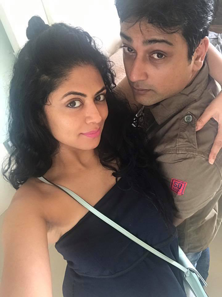 kavita kaushik with husband ronnit biswas