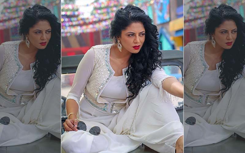 Kavita Kaushik Slams Motorists To Let Ambulance Pass, Gets Scolded By Hubby For Being A ‘Wannabe Cinematographer’