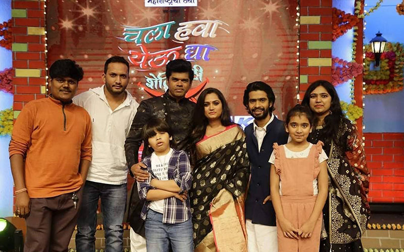 Khichik Family Meets Thukratwadi’s Ganpati Bappa In “Chala Hawa Yeu Dya”