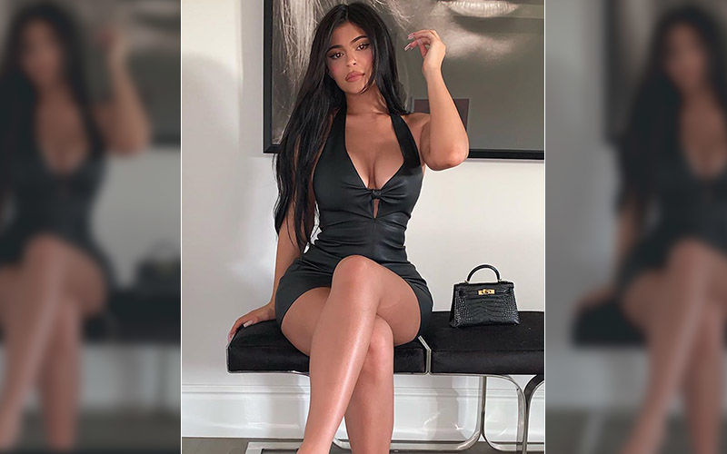 Kylie Jenner's 'Topless In Bed' Midnight Selfies Are Steaming Hot: VIEW PICTURES