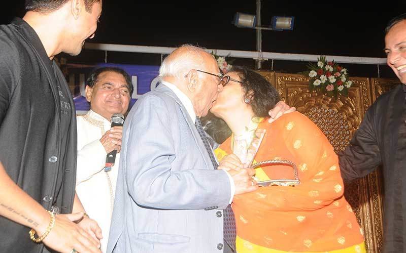 Ram Jethmalani And Leena Chandavarkar Lock Lips