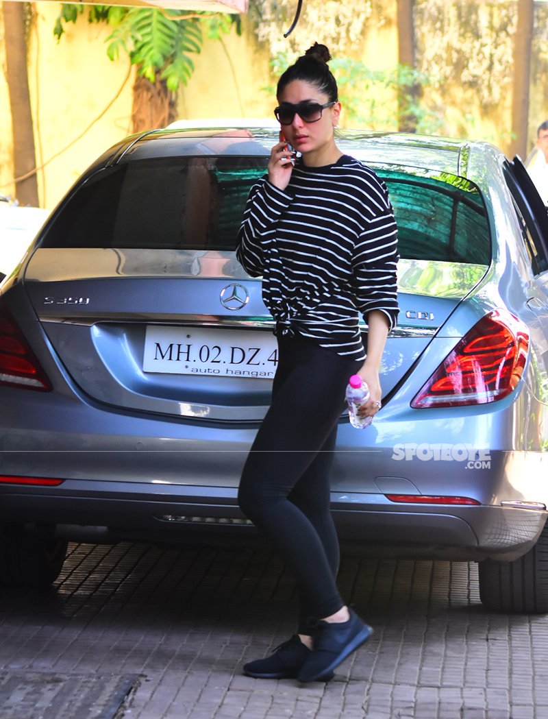 looks like kareena kapoor is having a serious conversation with someone over the phone