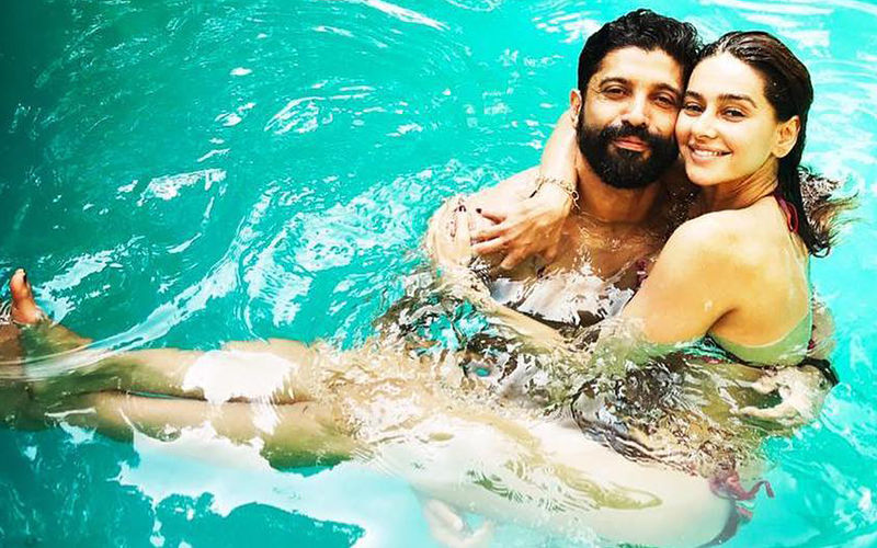 Love In The Pool: Farhan Akhtar and Shibani Dandekar Seal It
