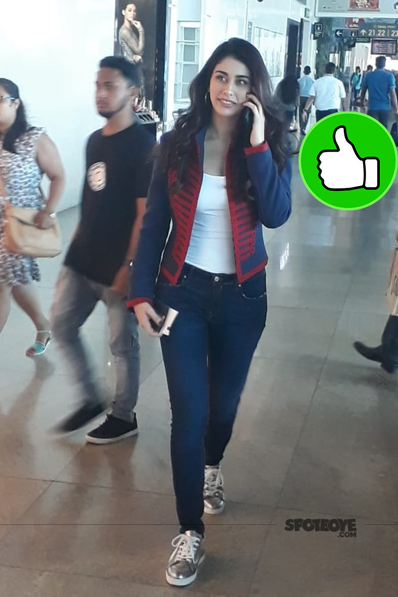 loveratri actress warina hussain spotted in vadodara airport