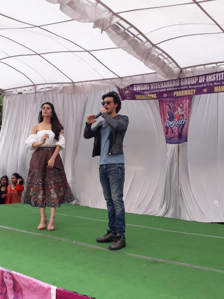 loveratri2 loveratri2