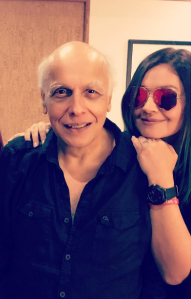 mahesh bhatt with daughter pooja