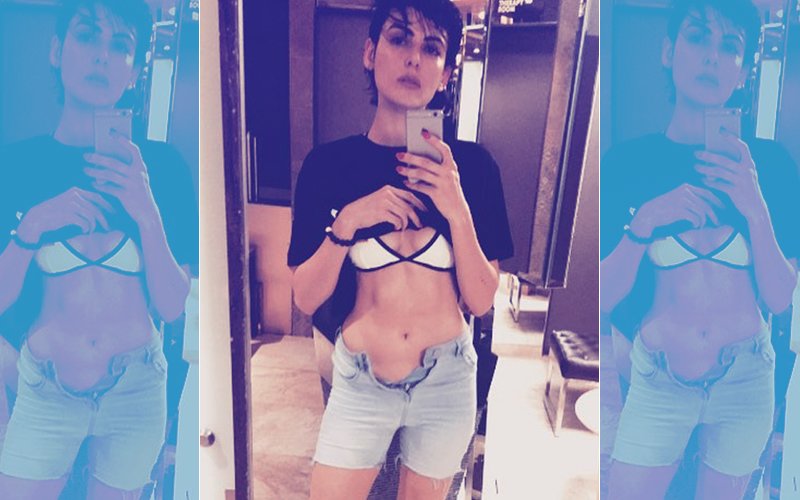 DANGEROUSLY LOW: Mandana Karimi UNBUTTONS Shorts For A BOLD Mirror Selfie On Instagram