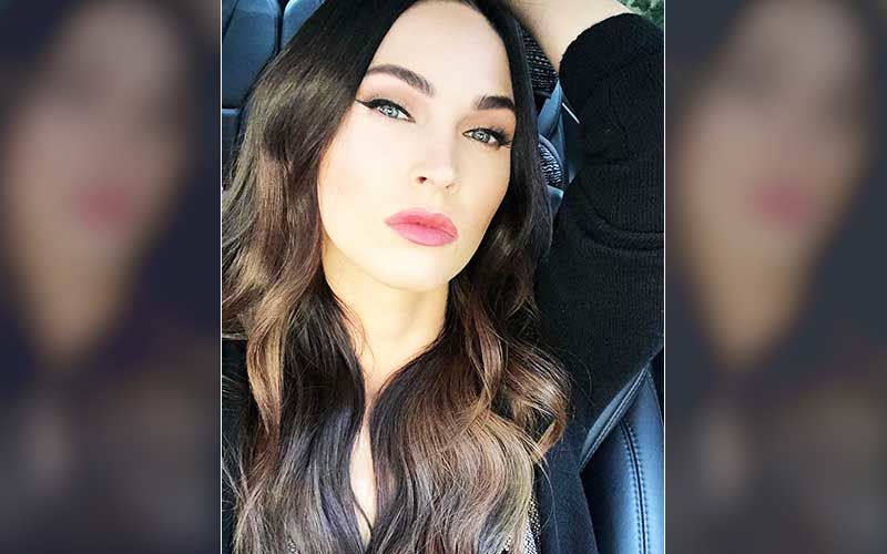 After Parting Ways With Brian Austin Green, Megan Fox Removes Her Wedding Ring But Keeps The Family Name ‘Green’ During Live Session