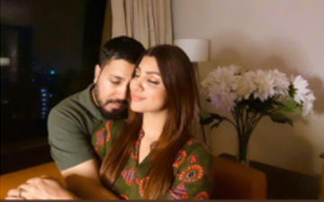 Bigg Boss 14 Rumoured Contestant Akanksha Puri Wishes Mika Singh Good Night With THIS Cozy Picture, What's Brewing?