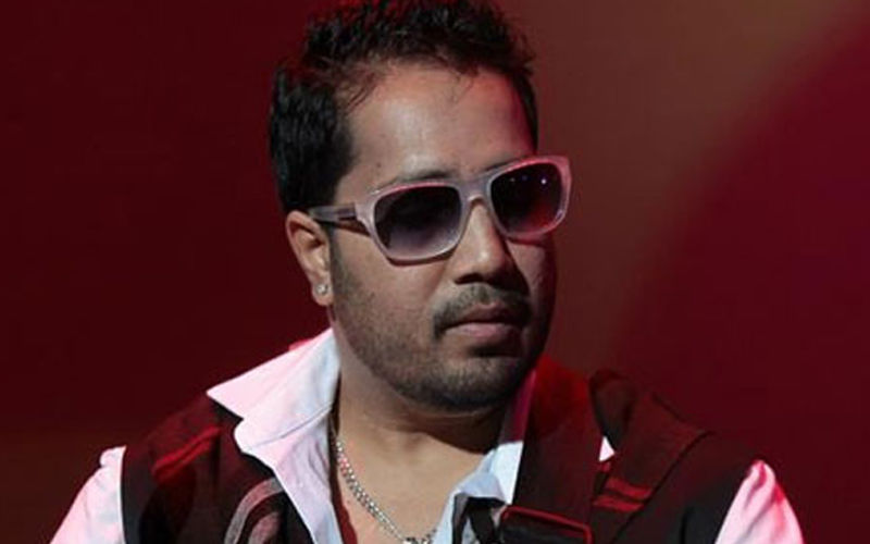 Singer Mika Singh Robbed Of Nearly Rs 3 lakh