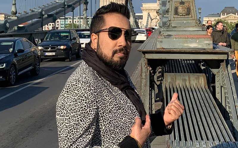 Post Being Banned From The Indian Film Industry, Mika Singh Shouts Bharat Mata Ki Jai; Netizens Call It, “Damage Control”