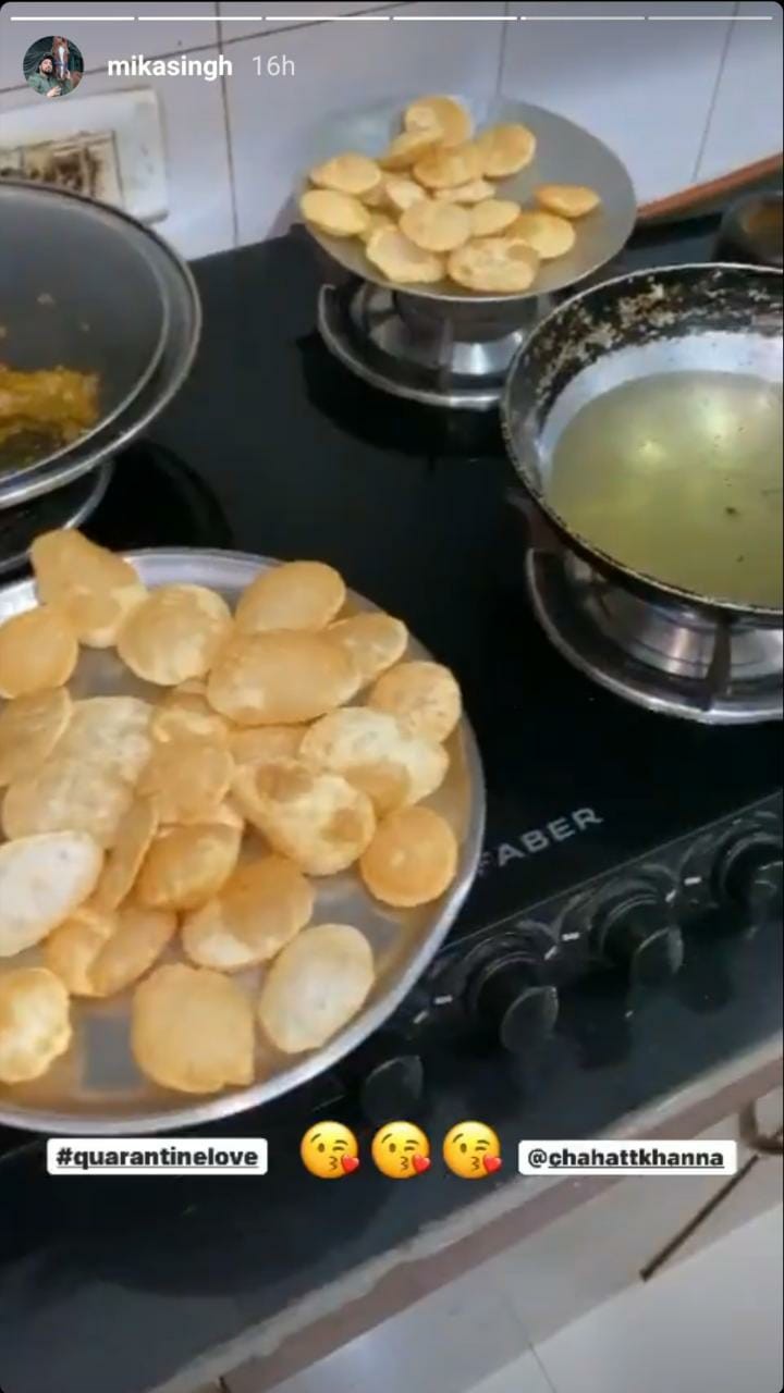 Chahatt Khanna Makes Paani Puri For Singer Mika Singh In His Kitchen