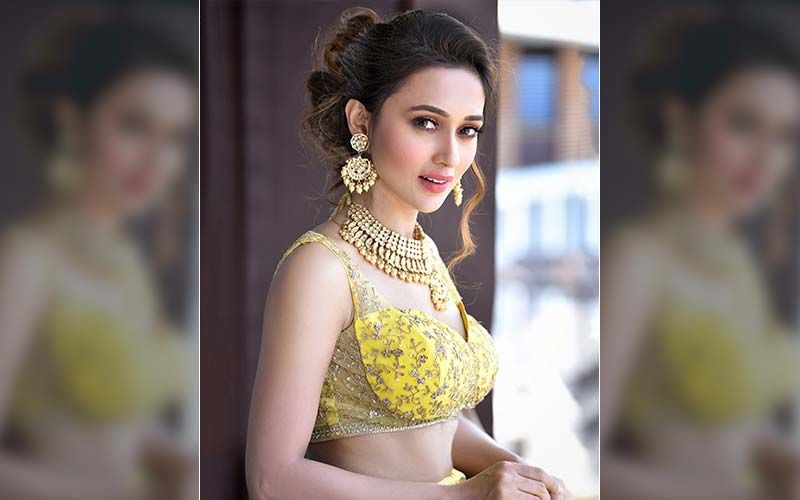 Mimi Chakraborty Looks Nothing Less Than Diva In This New Picture