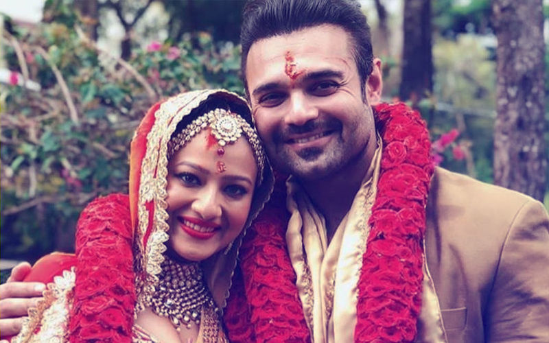 It's Official: Mimoh Chakraborty & Madalsa Are Now Man & Wife
