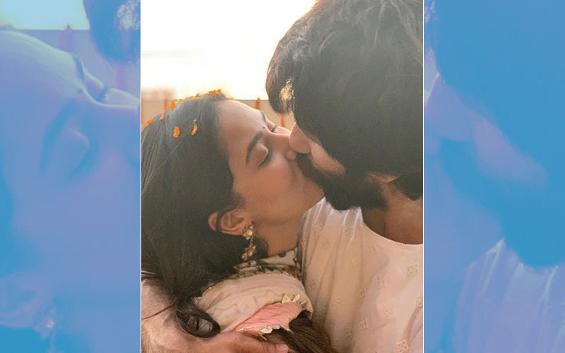 Mira Rajput-Shahid Kapoor Lock Lips. It Doesn't Get More Passionate Than This