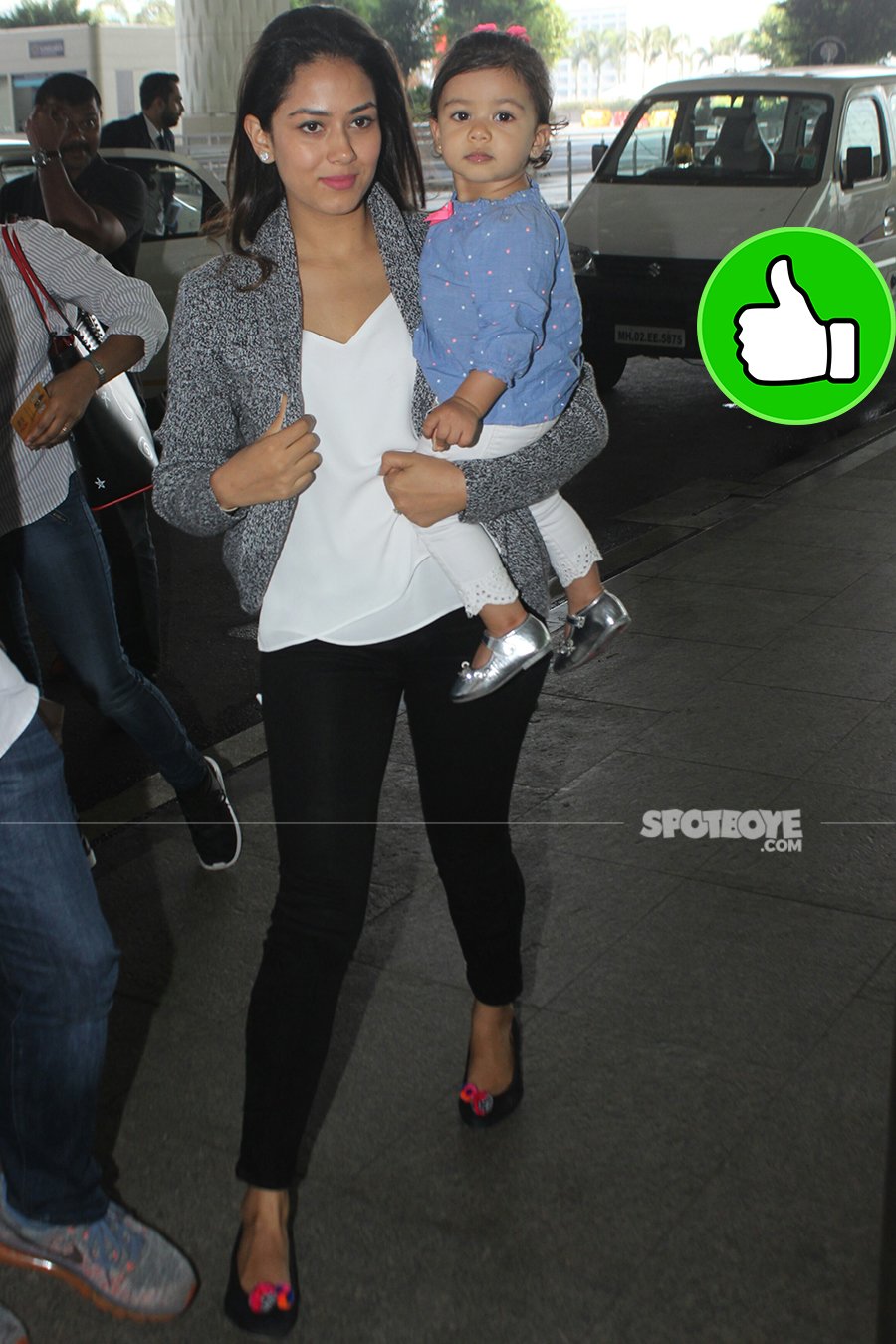 mira rajput with misha at the airport